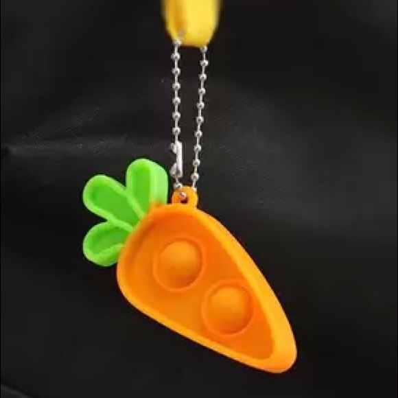 Fidget Toy Keychain Pack 🥕🥦🍆 - Picture 5 of 6